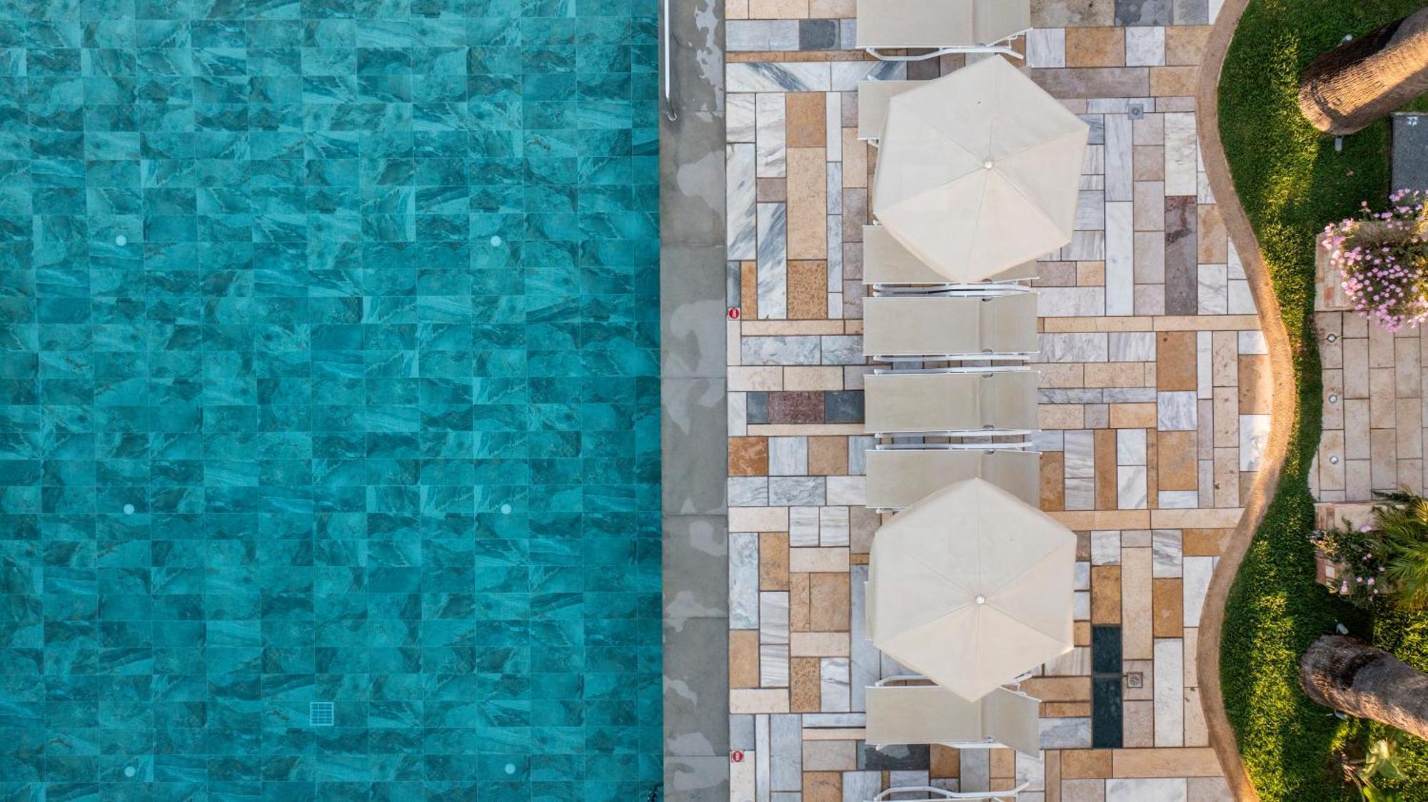Mythos Suites Hotel Tigaki エクステリア 写真